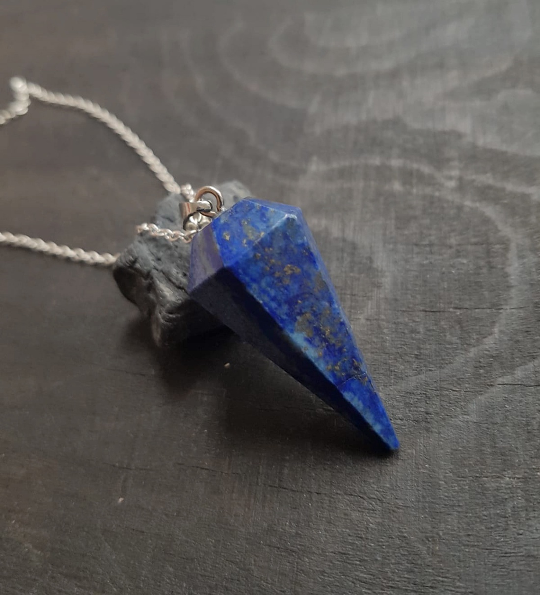 Pandantiv lapis lazuli pandantiv piatra semipretioasa albastra colier pietre semipretioase cadou dama valentine martie - bijuterii - coliere - coliere din pietre semiprețioase - Artynos.ro