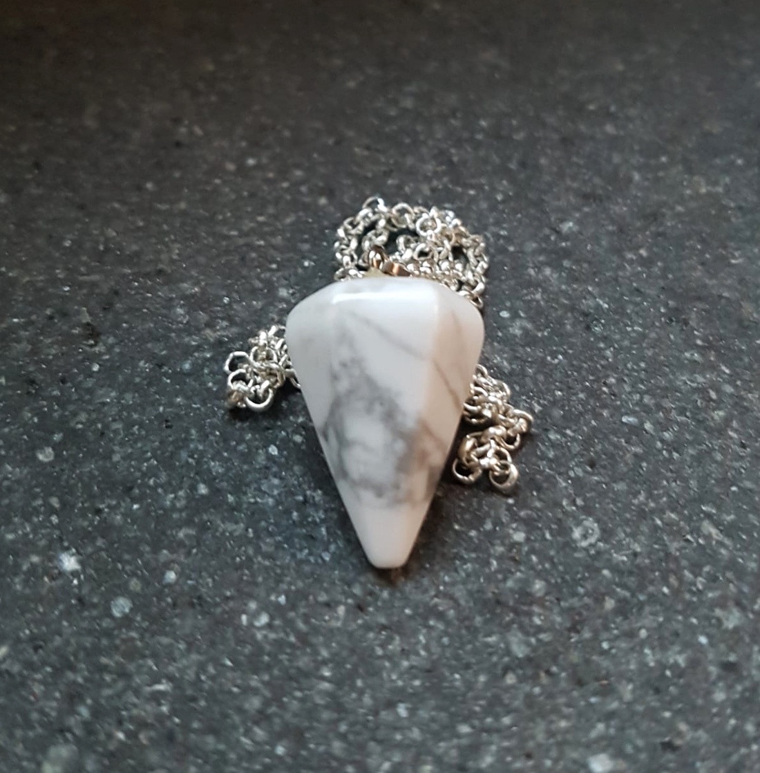 Pandantiv din howlit - bijuterii - coliere - pandative - Artynos.ro