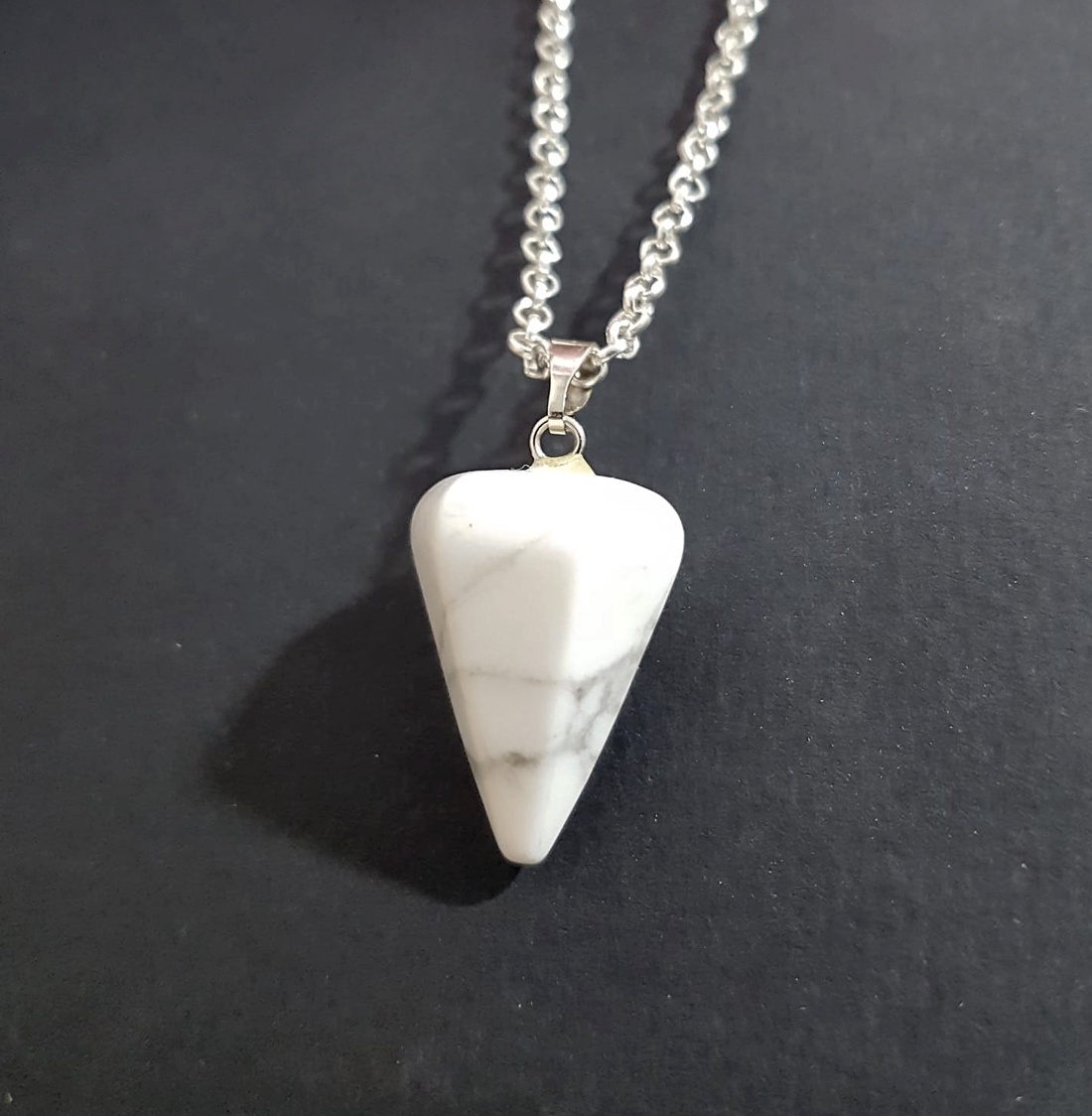 Pandantiv din howlit - bijuterii - coliere - pandative - Artynos.ro