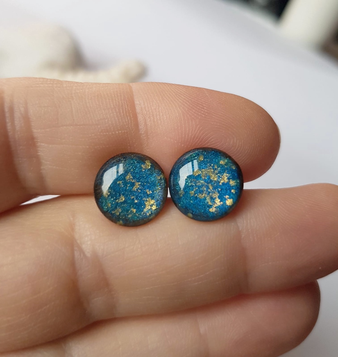 Cercei patrati din rasina cu pigmenti albastrii - bijuterii - cercei - cercei din rășină - Artynos.ro