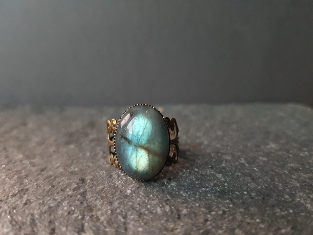 Inel cu piatra labradorit inel cadochon piatra pretioasa labradorit inel reglabil filigran inel ajustabil cadou colega - bijuterii - inele - inele cu pietre semiprețioase - Artynos.ro