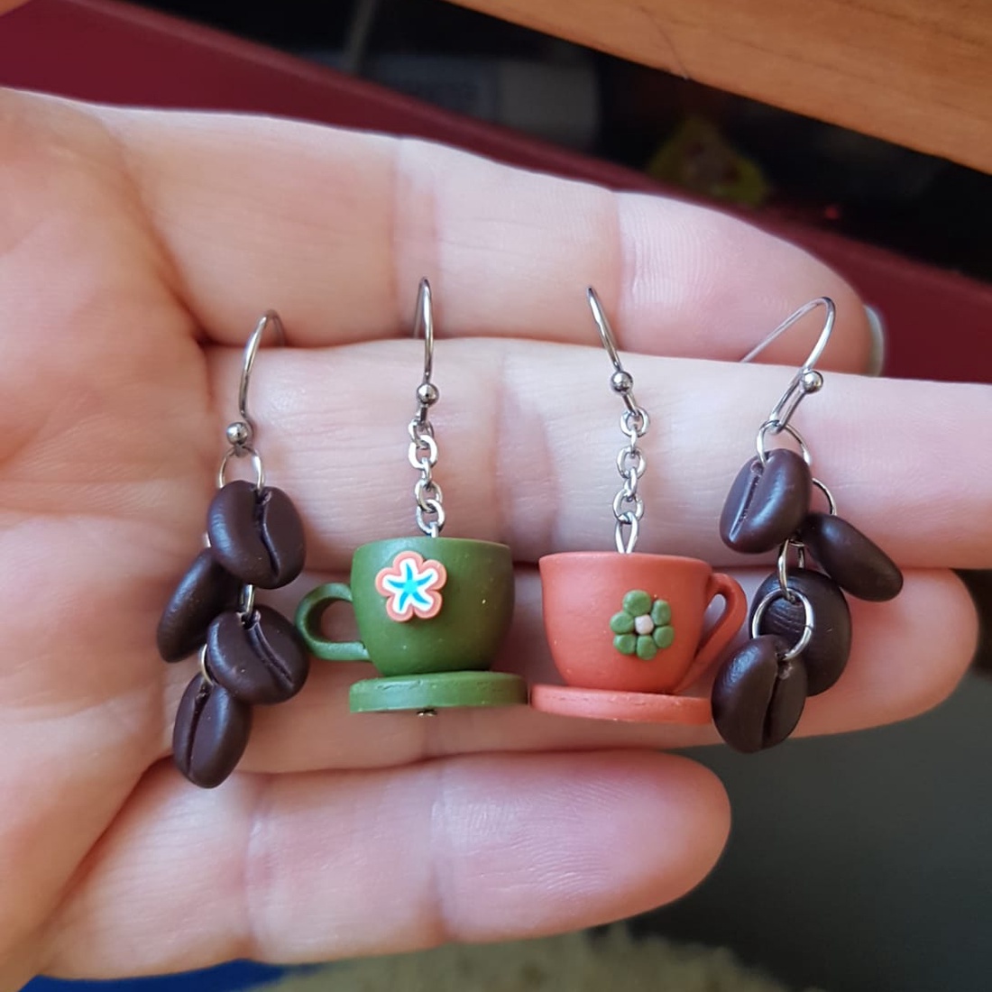 Cercei cu tija cercei cafea din fimo - bijuterii - cercei - cercei cu figurine - Artynos.ro