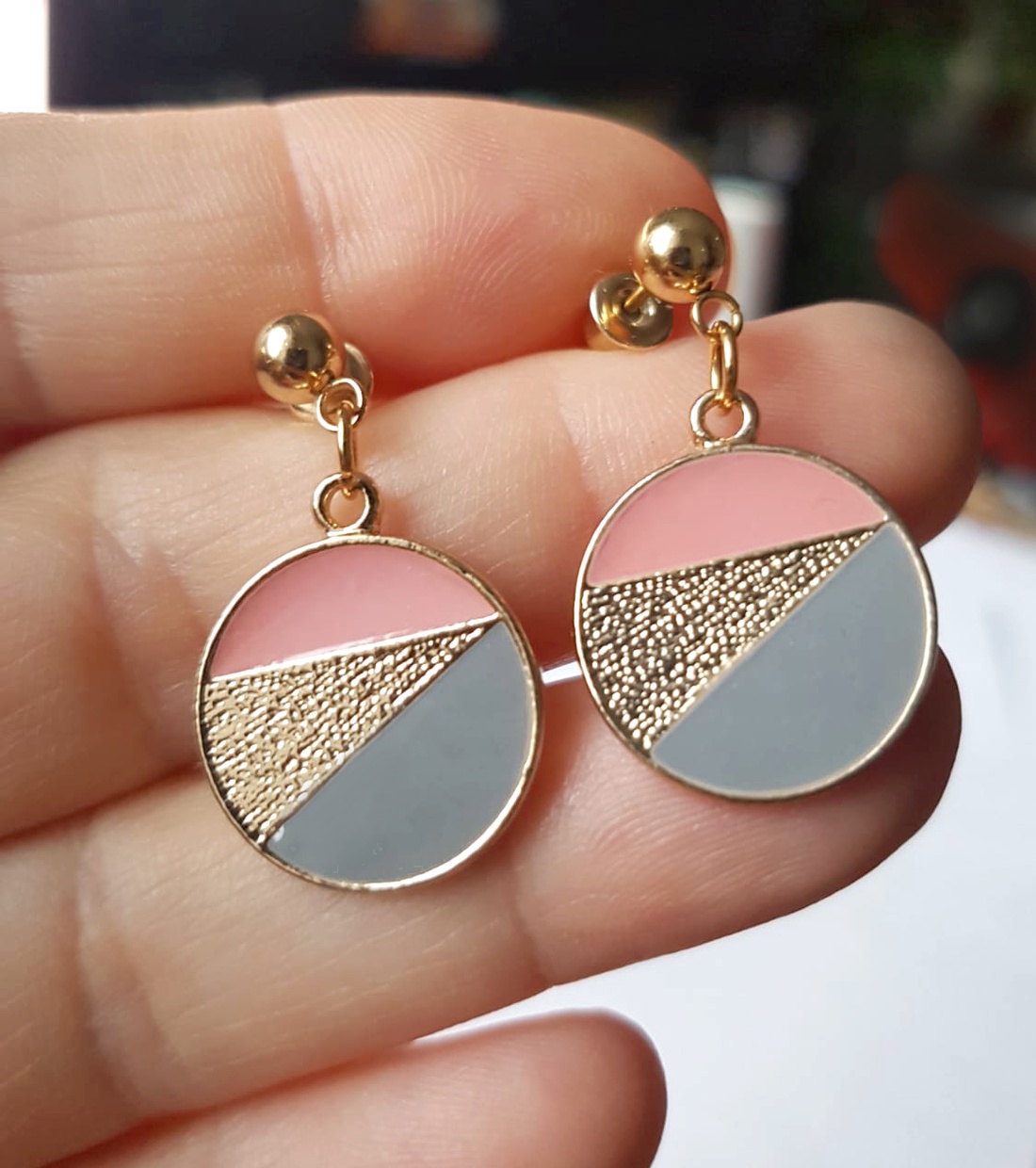 Cercei moderni geometrici cercei aurii rotunzi cercei drop cercei atarnatori tija bijuterie contemporana cadou Craciun - bijuterii - cercei - cercei lungi - Artynos.ro