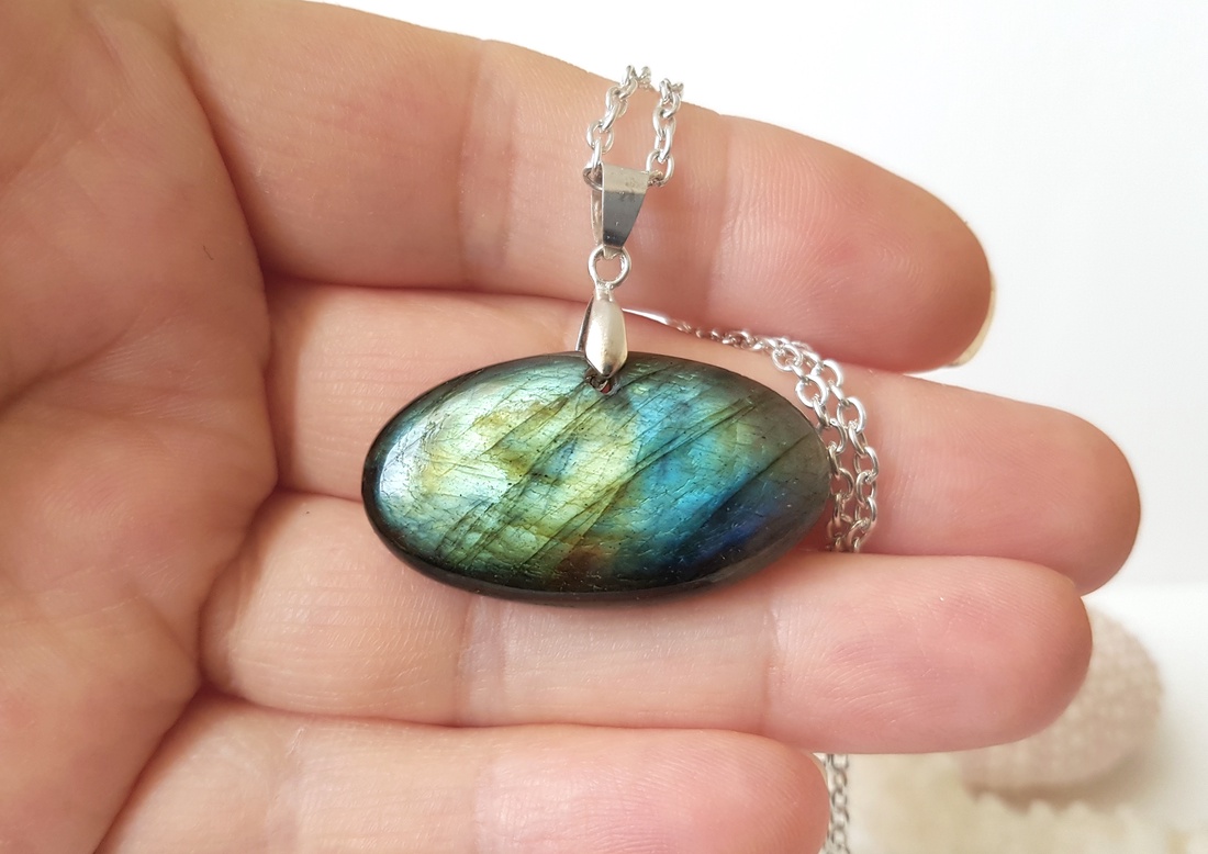 Pandantiv din labradorit colier labradorit pandantiv zodia sagetator leu scorpion pandantiv cristal natural cadou martie - bijuterii - coliere - coliere din pietre semiprețioase - Artynos.ro