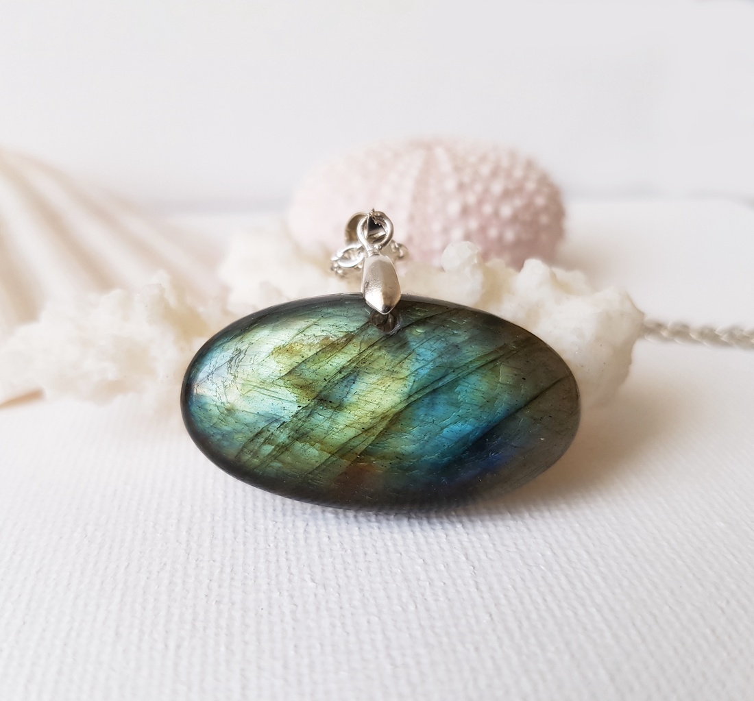 Pandantiv din labradorit colier labradorit pandantiv zodia sagetator leu scorpion pandantiv cristal natural cadou martie - bijuterii - coliere - coliere din pietre semiprețioase - Artynos.ro