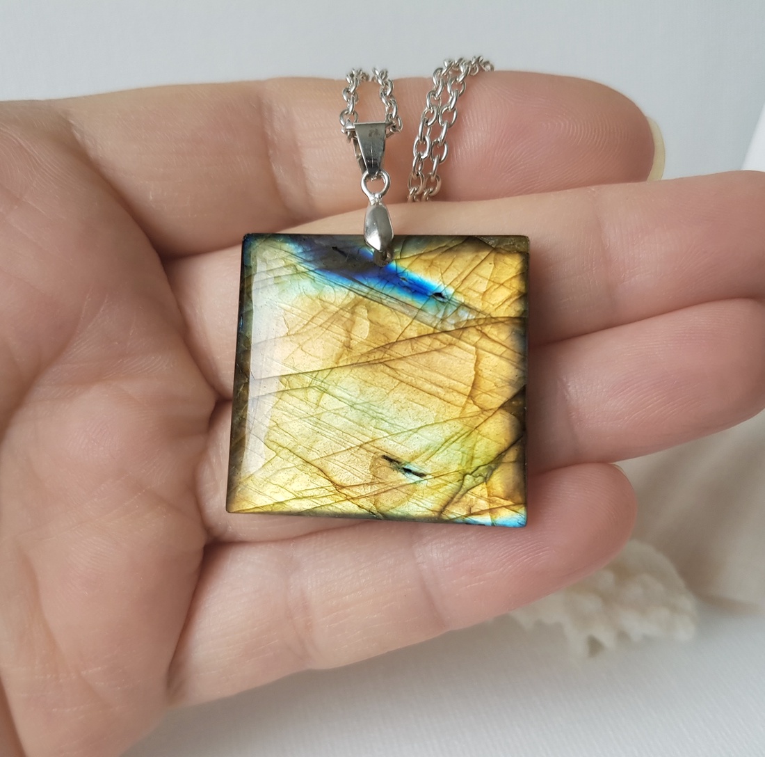 Pandantiv din labradorit colier labradorit pandantiv zodia sagetator leu scorpion pandantiv cristal natural cadou barbat - bijuterii - coliere - pandative - Artynos.ro