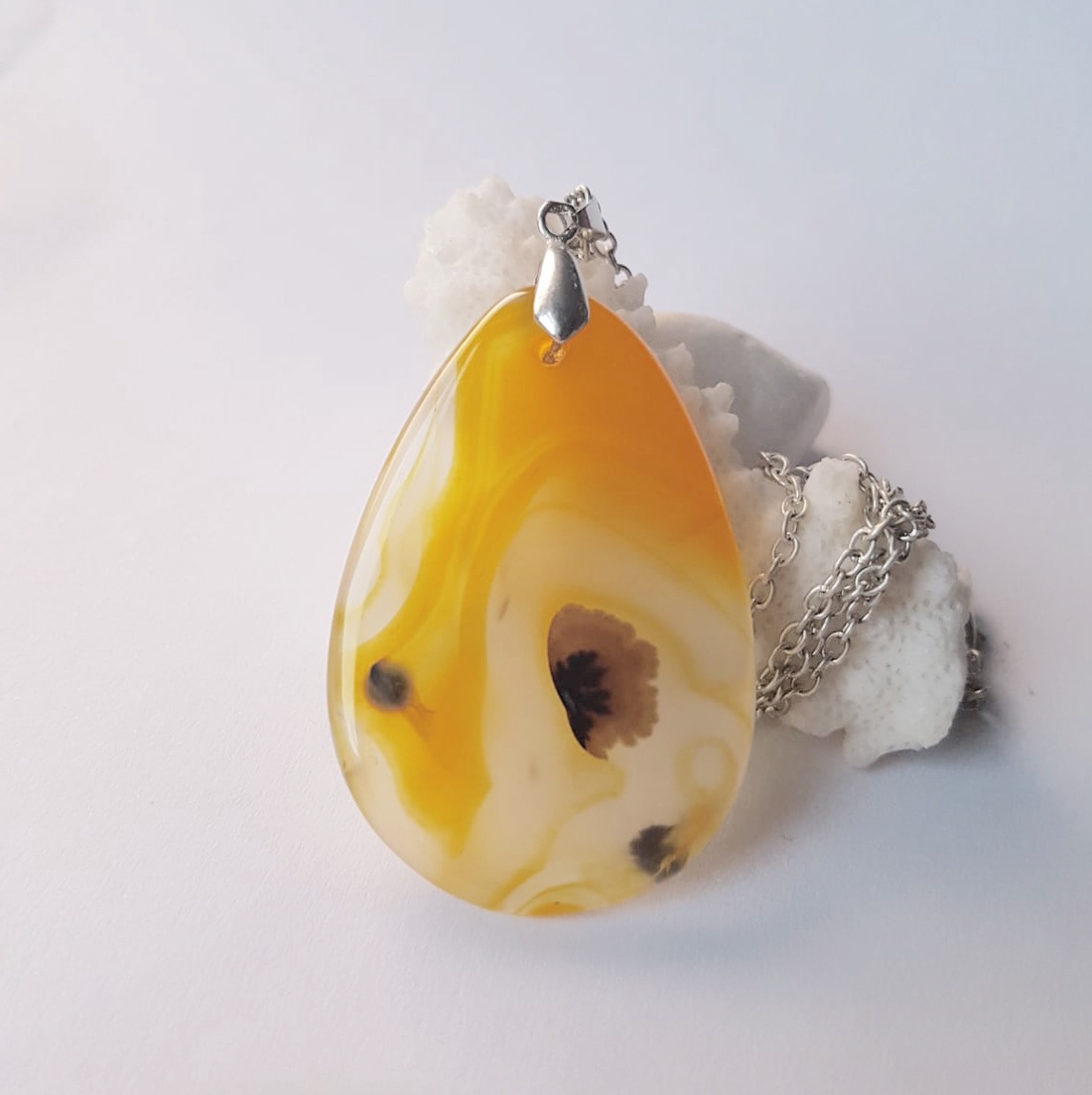 Pandantiv cu agata galbena, pandantiv piatra semipretioasa Pandantiv Agata bumblebee Naturala cadou ziua femeii mamei - bijuterii - coliere - coliere din pietre semiprețioase - Artynos.ro