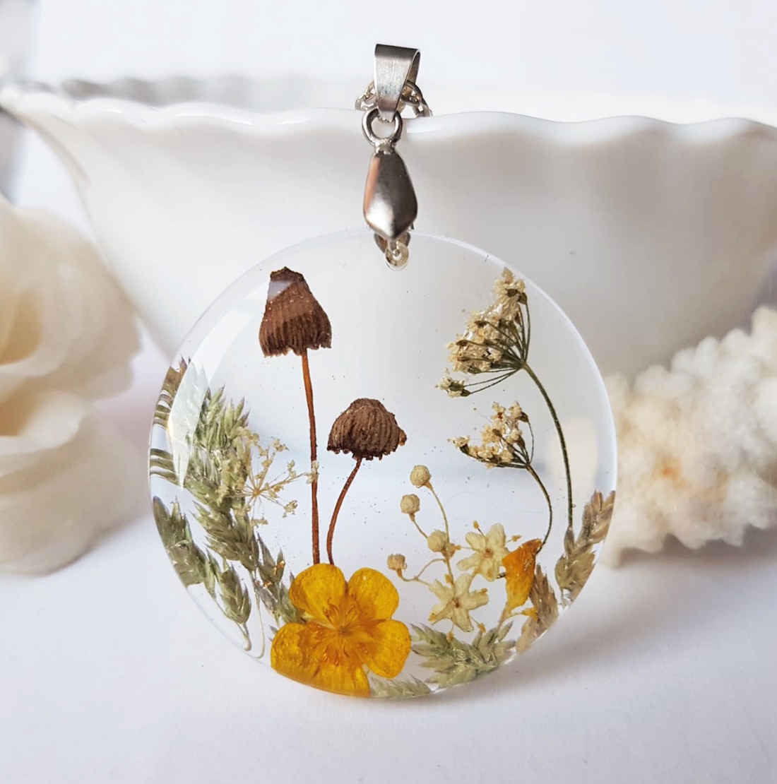 Colier flori handmade Pandantiv unicat din rasina flori naturale buchet flori colier flori presat cadou femeie iubita - bijuterii - coliere - pandative - Artynos.ro