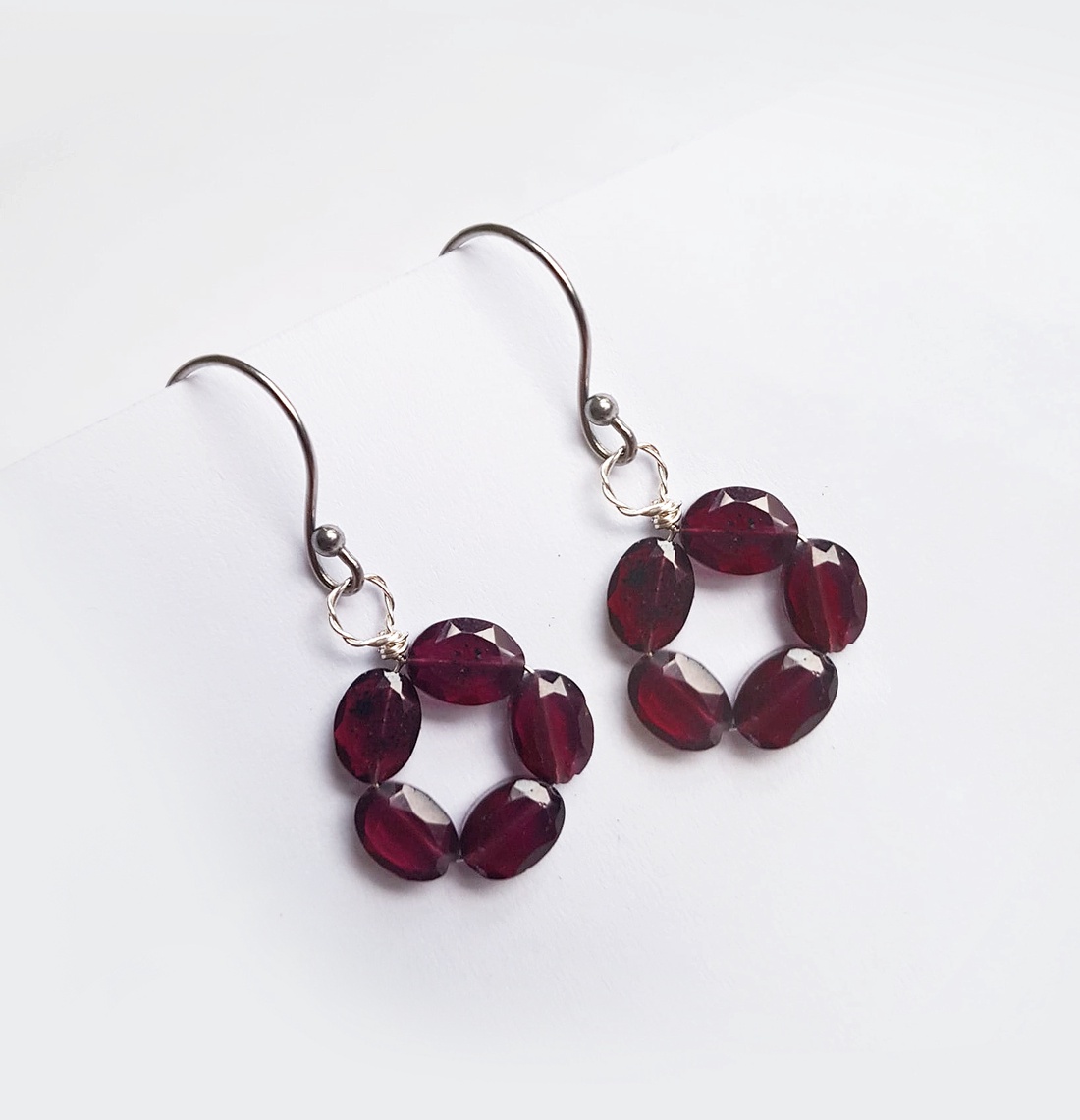 Cercei eleganti cercei cu granate cercei atarnatori semipretioase cercei ocazie cercei moderni cadou martie martisor - bijuterii - cercei - cercei din pietre semiprețioase - Artynos.ro