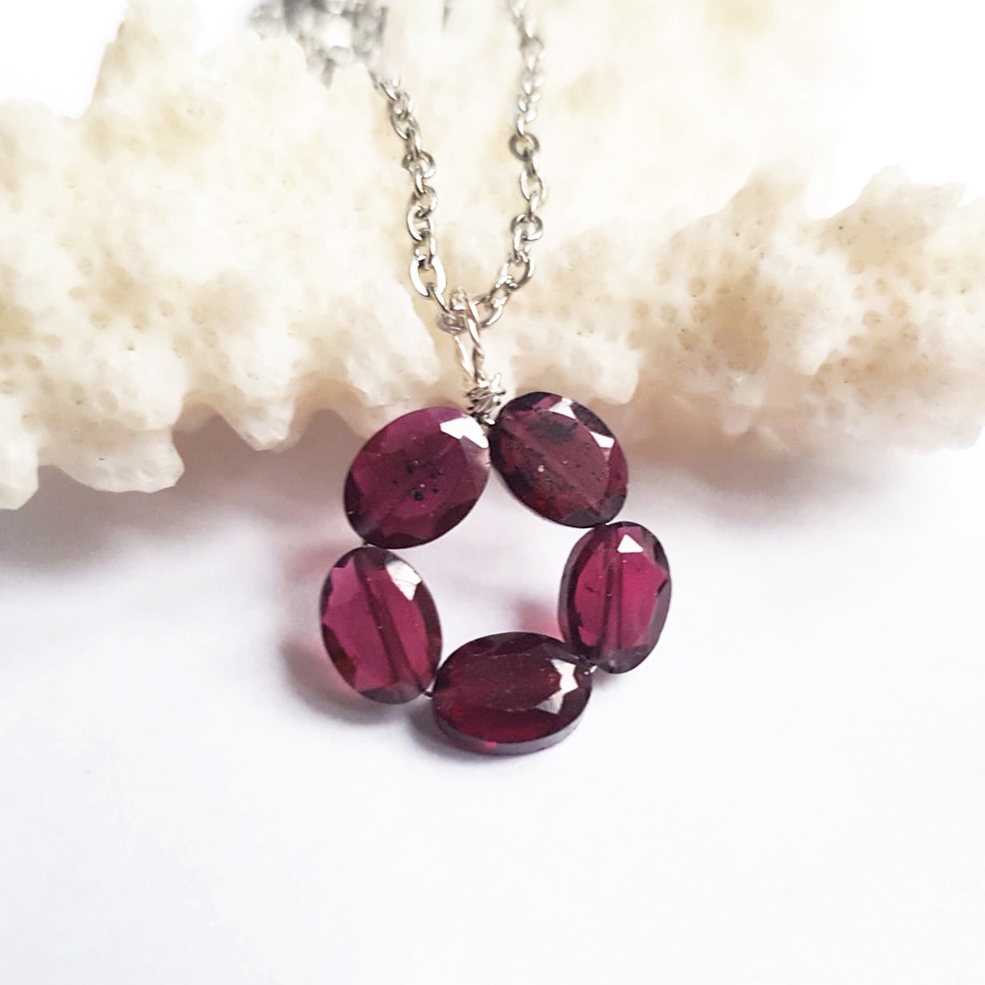 Cadou Martisor ziua mamei ziua femeii martie Colier din granate naturale, colier din pietre semipretioase - bijuterii - coliere - coliere din pietre semiprețioase - Artynos.ro