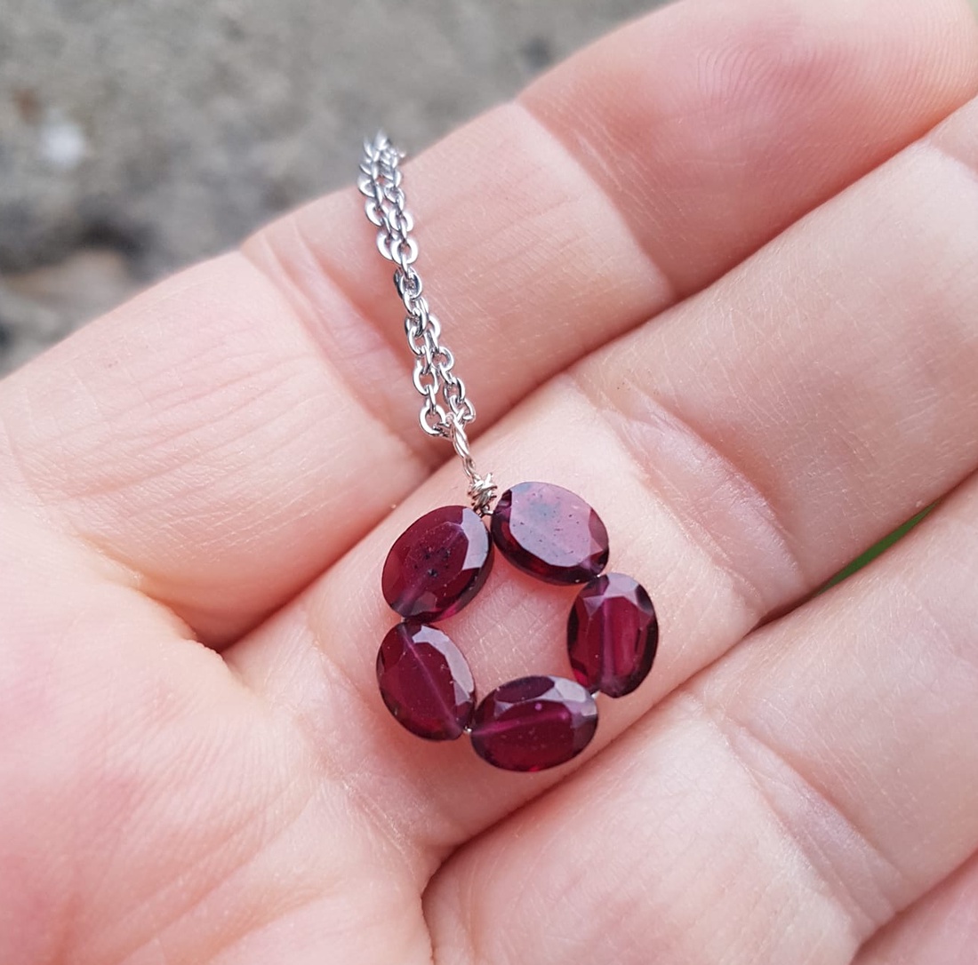 Cadou Martisor ziua mamei ziua femeii martie Colier din granate naturale, colier din pietre semipretioase - bijuterii - coliere - coliere din pietre semiprețioase - Artynos.ro