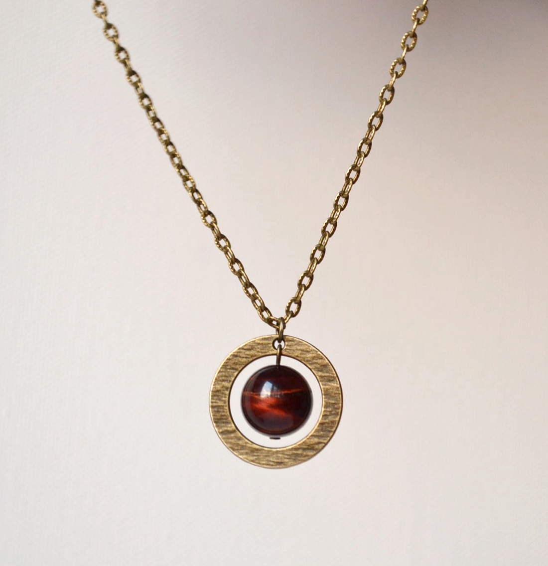 Cadou pentru barbati Pandantiv ochi de tigru pandantiv unicat bijuterie minimalista pandantiv barbati piatra naturala  - bijuterii - coliere - pandative - Artynos.ro