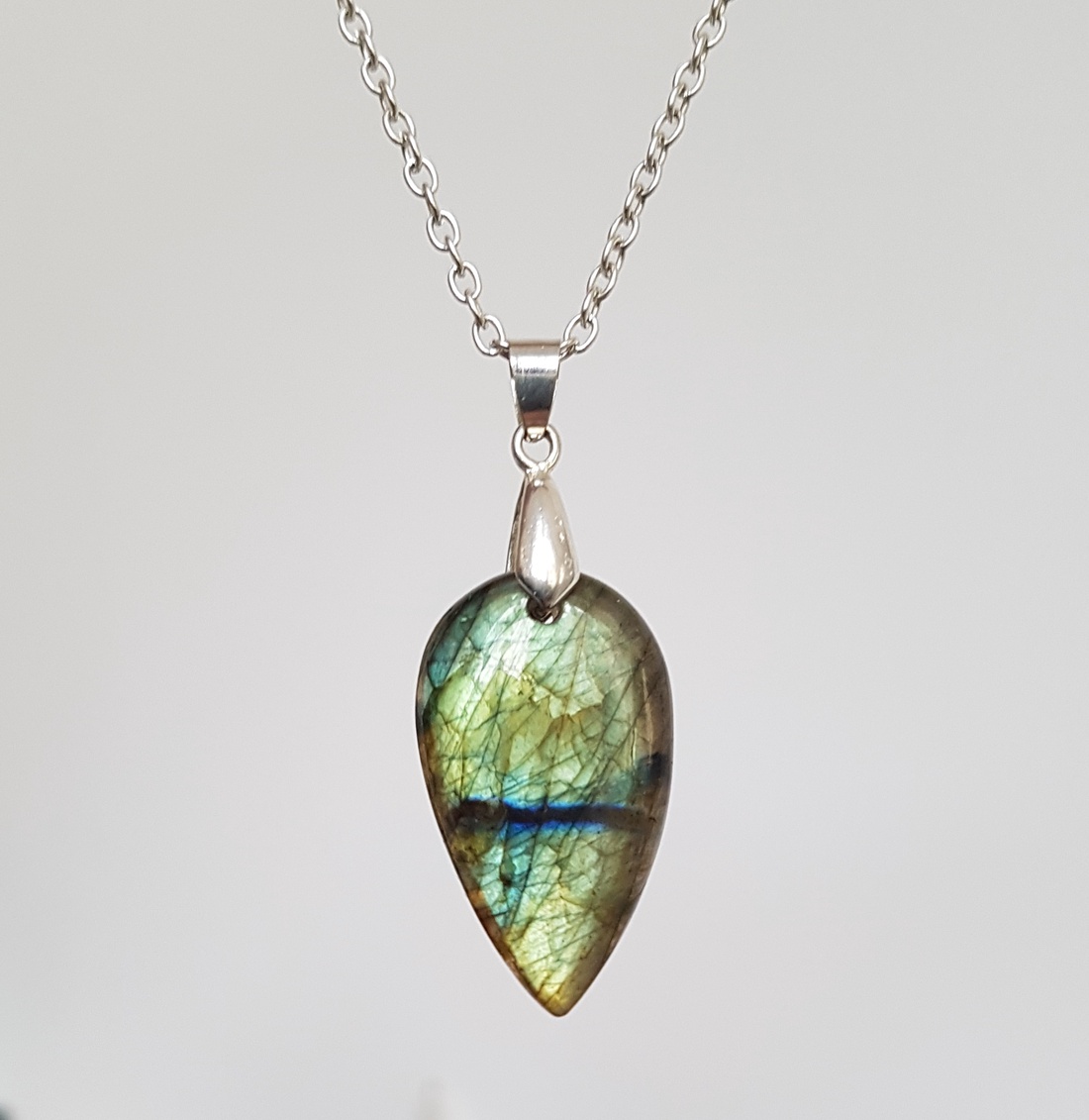 Pandantiv labradorit natural colier piatra semipretioasa pandantiv piatra naturala oval bijuterie cuart cadou barbat - bijuterii - coliere - coliere din pietre semiprețioase - Artynos.ro