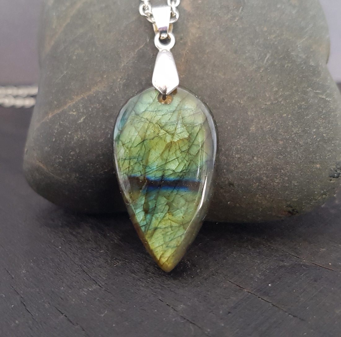 Pandantiv labradorit natural colier piatra semipretioasa pandantiv piatra naturala oval bijuterie cuart cadou barbat - bijuterii - coliere - coliere din pietre semiprețioase - Artynos.ro