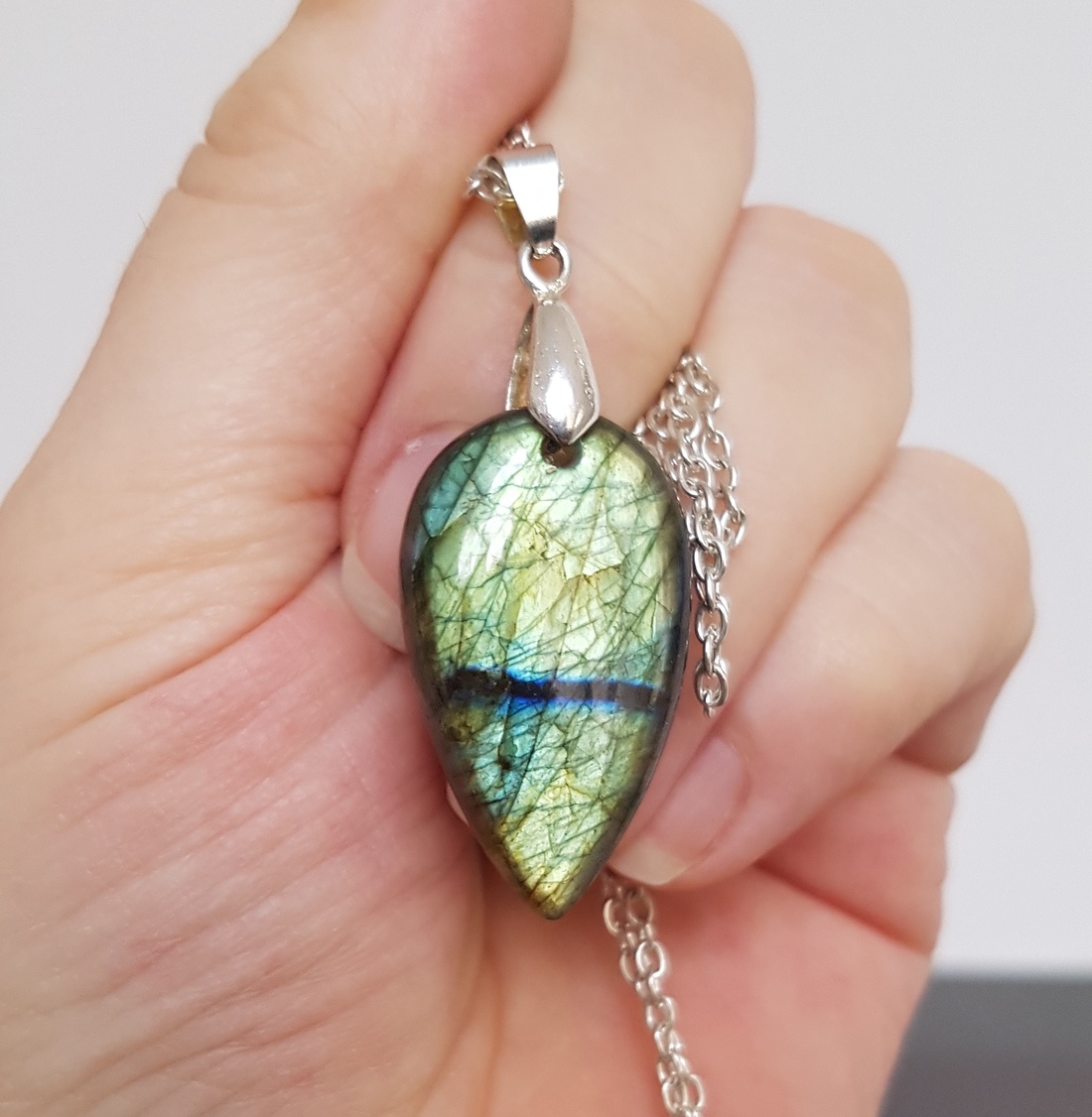 Pandantiv labradorit natural colier piatra semipretioasa pandantiv piatra naturala oval bijuterie cuart cadou barbat - bijuterii - coliere - coliere din pietre semiprețioase - Artynos.ro