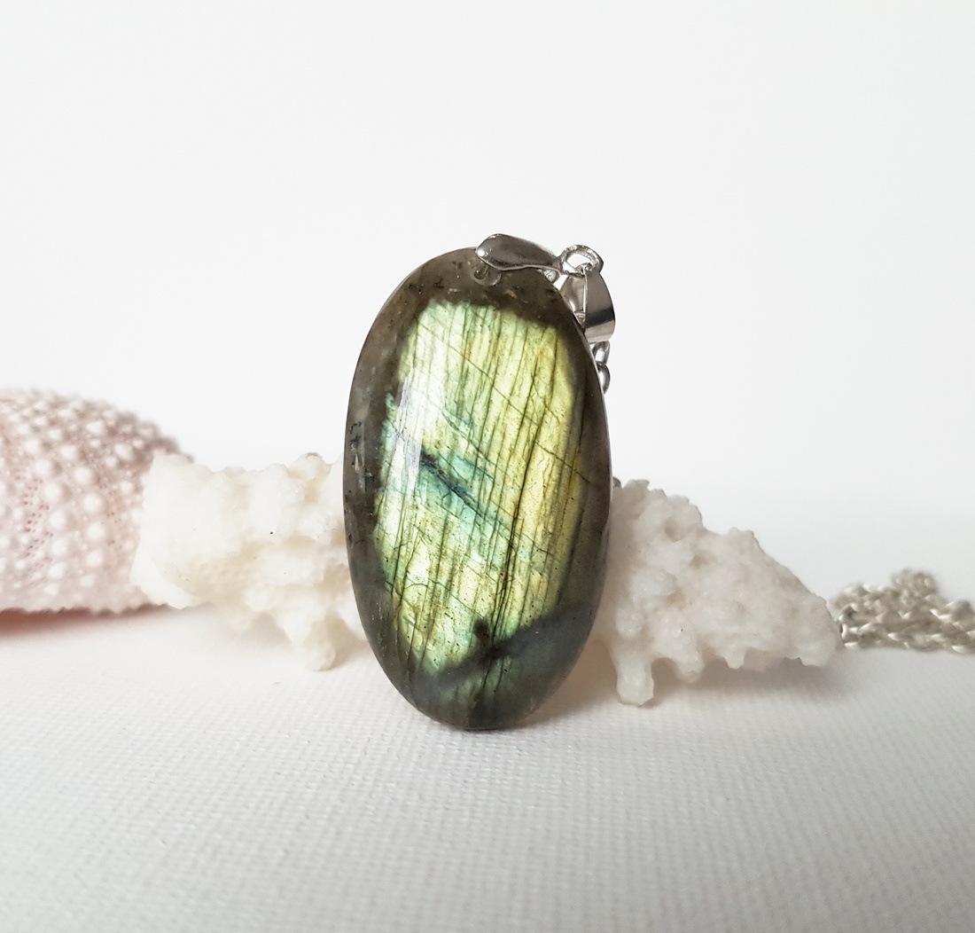 Pandantiv labradorit natural colier piatra semipretioasa pandantiv piatra naturala oval bijuterie cuart cadou barbat - bijuterii - coliere - coliere din pietre semiprețioase - Artynos.ro