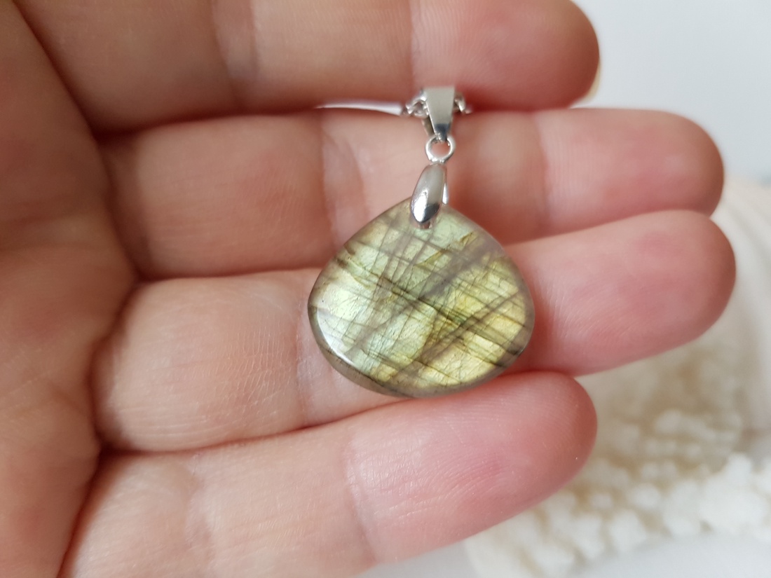Pandantiv labradorit natural colier piatra semipretioasa pandantiv piatra naturala oval bijuterie cuart cadou barbat - bijuterii - coliere - coliere din pietre semiprețioase - Artynos.ro