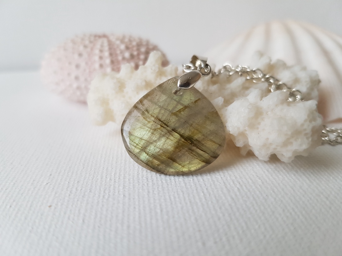 Pandantiv labradorit natural colier piatra semipretioasa pandantiv piatra naturala oval bijuterie cuart cadou barbat - bijuterii - coliere - coliere din pietre semiprețioase - Artynos.ro