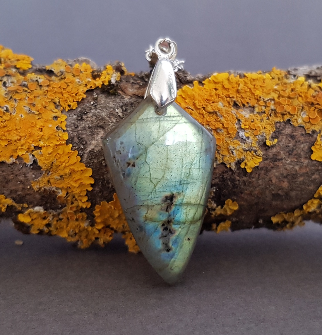 Pandantiv labradorit natural colier piatra semipretioasa pandantiv piatra naturala oval bijuterie cuart cadou barbat - bijuterii - coliere - coliere din pietre semiprețioase - Artynos.ro