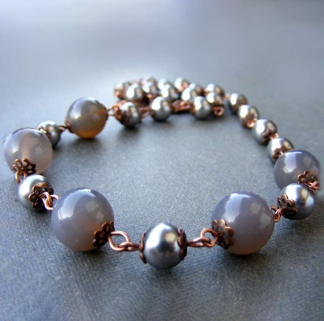 Colier agate gri si perle, colier din margele - bijuterii - coliere - coliere din pietre semiprețioase - Artynos.ro