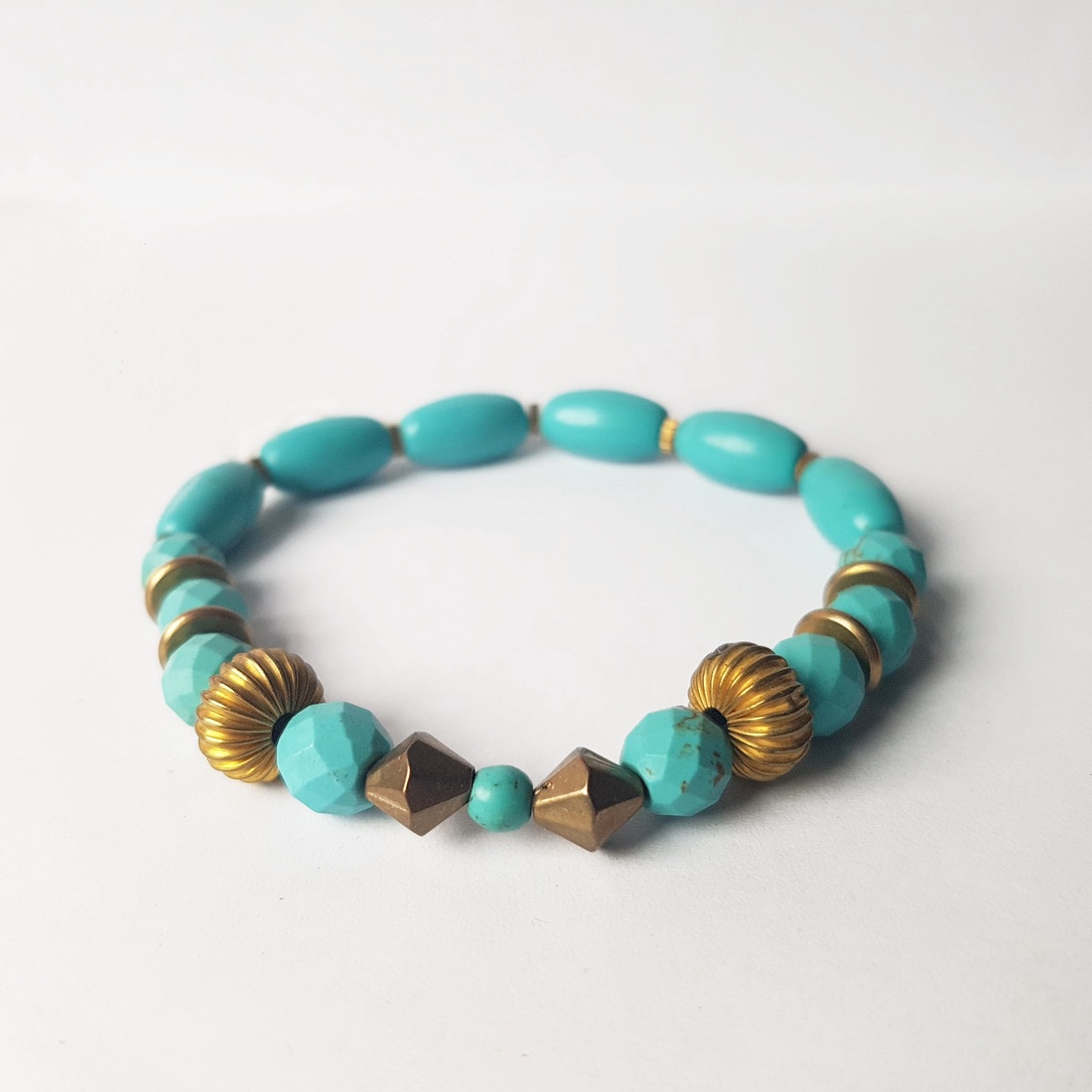 Bratara din pietre semipretioase bratara magnezit turcoaz bratara pietre naturale - bijuterii - brățări - brățări din pietre semiprețioase - Artynos.ro