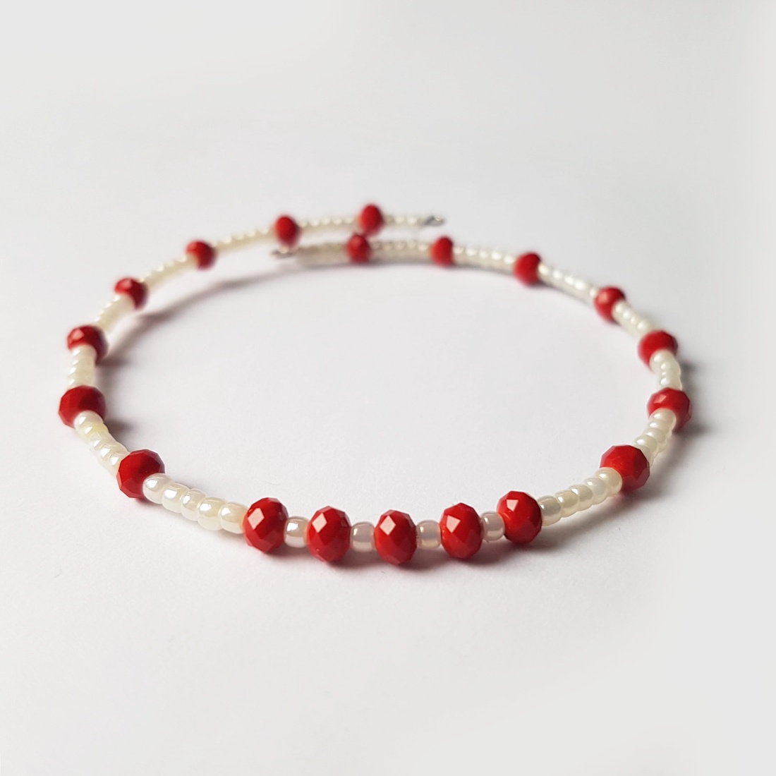 Bratara din cristale, bratara martisor, bratara cadou martie bratara alb rosu - bijuterii - brățări - brățări din mărgele - Artynos.ro