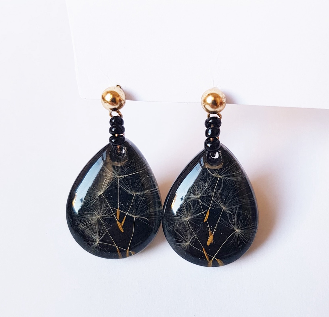 Cercei lacrima cu papadie naturale cercei din rasina cercei moderni cercei cu seminte papadie cercei hippie  - bijuterii - cercei - cercei din rășină - Artynos.ro