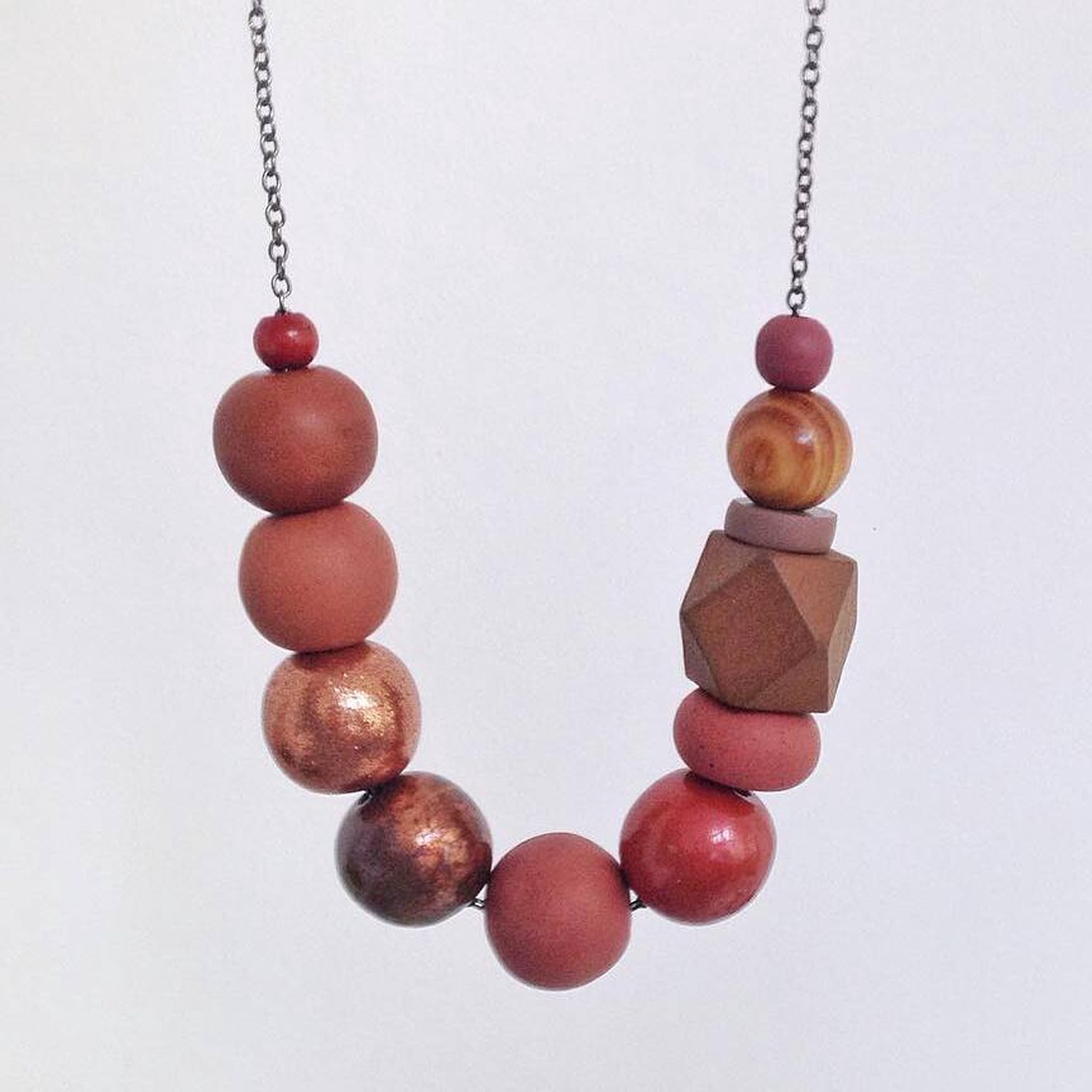 Colier contemporan culoarea cuprului colier toamna caramiziu colier statement pentru birou colier geometric maro minimal - bijuterii - coliere - coliere din mărgele - Artynos.ro