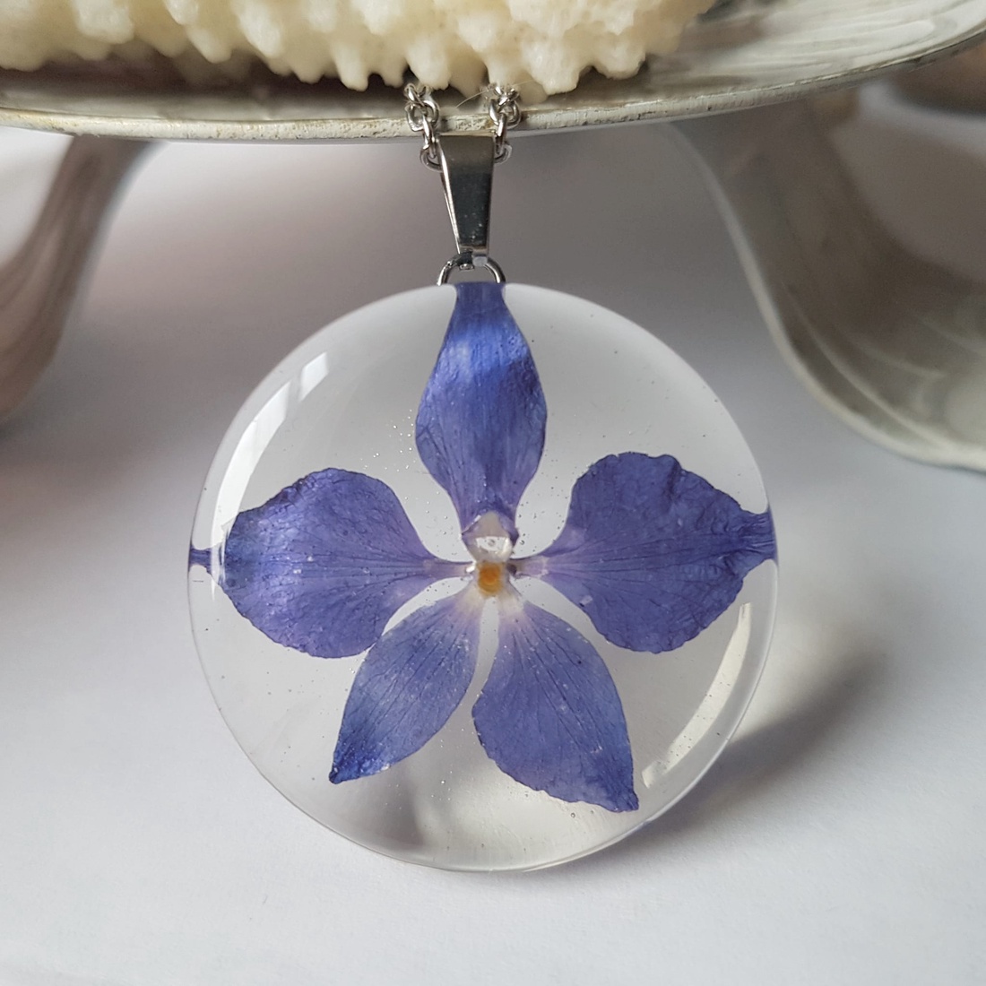 Colier unicat handmade Pandantiv nemtisor pandantiv floare naturala medalion botanic cadou iubitoare flori sotie iubita - bijuterii - coliere - pandative - Artynos.ro