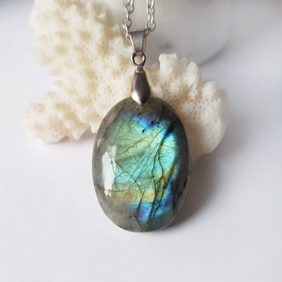 Pandantiv labradorit natural colier piatra semipretioasa pandantiv piatra naturala oval bijuterie cuart cadou iubita - bijuterii - coliere - coliere din pietre semiprețioase - Artynos.ro