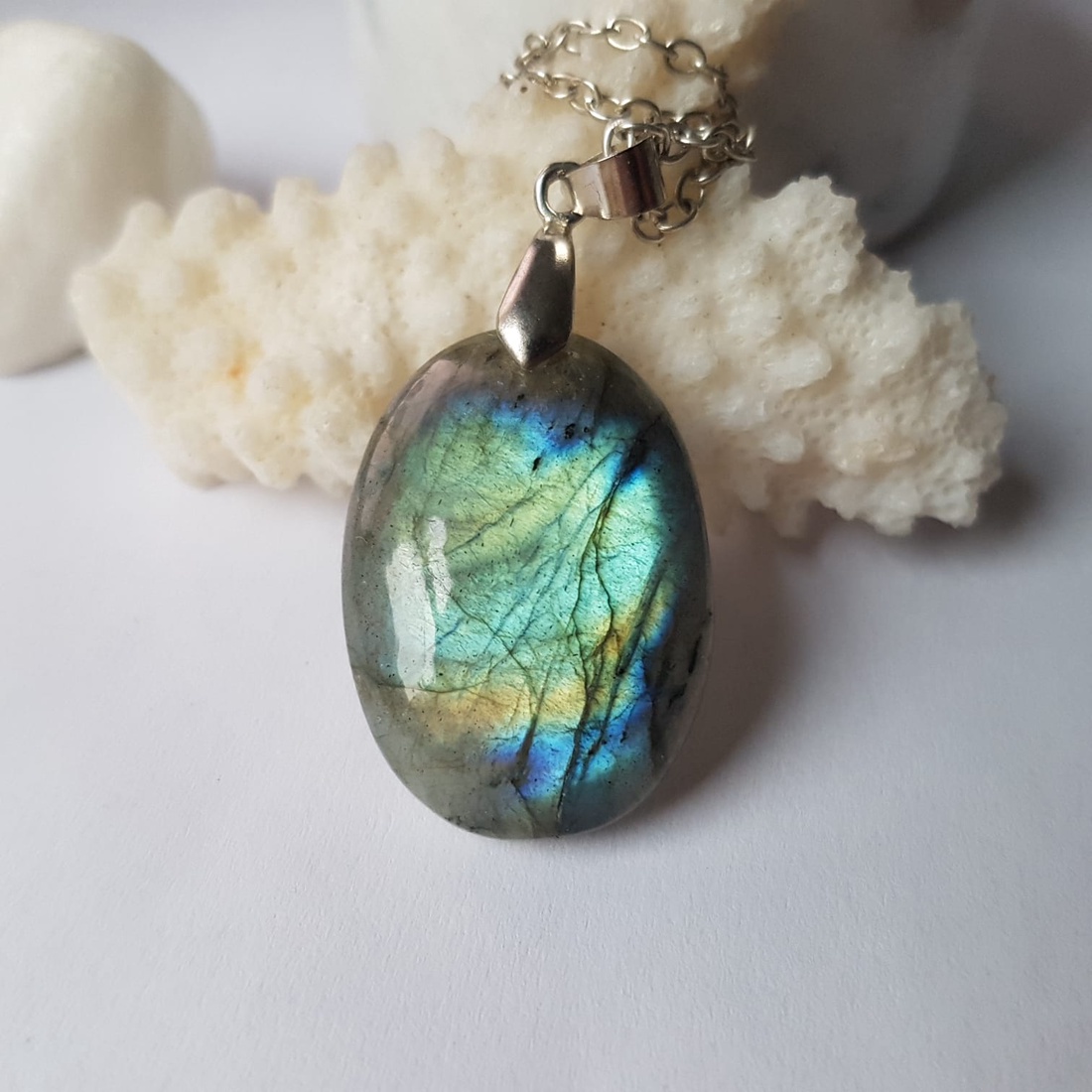 Pandantiv labradorit natural colier piatra semipretioasa pandantiv piatra naturala oval bijuterie cuart cadou iubita - bijuterii - coliere - coliere din pietre semiprețioase - Artynos.ro