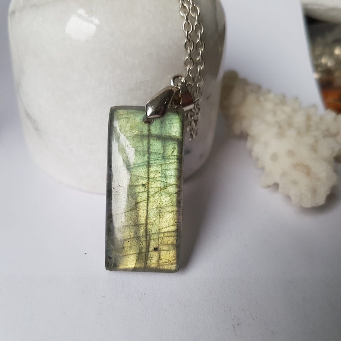 Pandantiv din labradorit colier labradorit pandantiv zodia sagetator leu scorpion pandantiv cristal natural cadou barbat - bijuterii - coliere - pandative - Artynos.ro