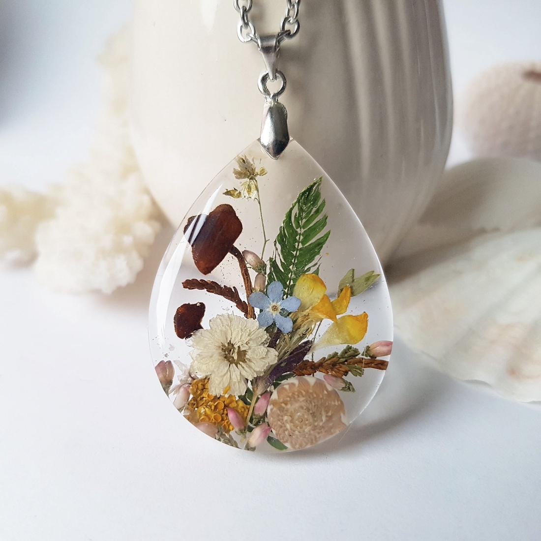 Pandantiv rasina Colier handmade Pandantiv lacrima buchet flori naturale Pandantiv terarium cadou mama pandantiv ocazie - bijuterii - coliere - pandative - Artynos.ro