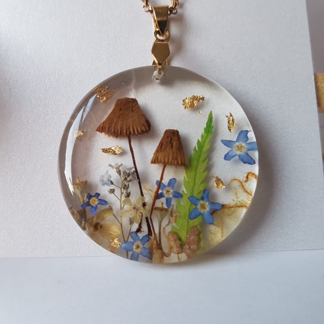 Colier handmade Pandantiv rasina buchet flori naturale Pandantiv terarium cadou inedit pandantiv ocazie - bijuterii - coliere - pandative - Artynos.ro