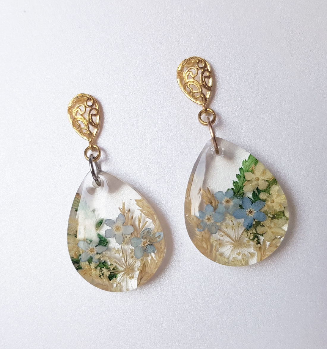 Cercei lungi cu flori albe albastre naturale cercei din rasina cercei moderni cercei cu flori violete cercei hippie  - bijuterii - cercei - cercei din rășină - Artynos.ro