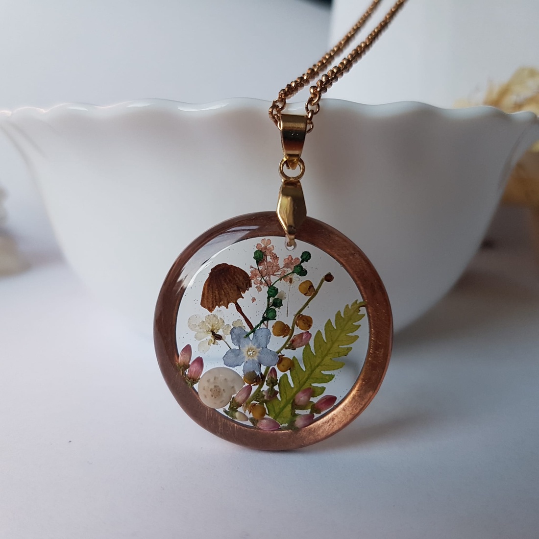 Colier handmade Pandantiv rasina buchet flori naturale Pandantiv terarium cadou inedit pandantiv ocazie - bijuterii - coliere - pandative - Artynos.ro