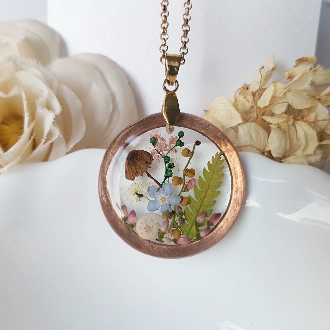 Colier handmade Pandantiv rasina buchet flori naturale Pandantiv terarium cadou inedit pandantiv ocazie - bijuterii - coliere - pandative - Artynos.ro