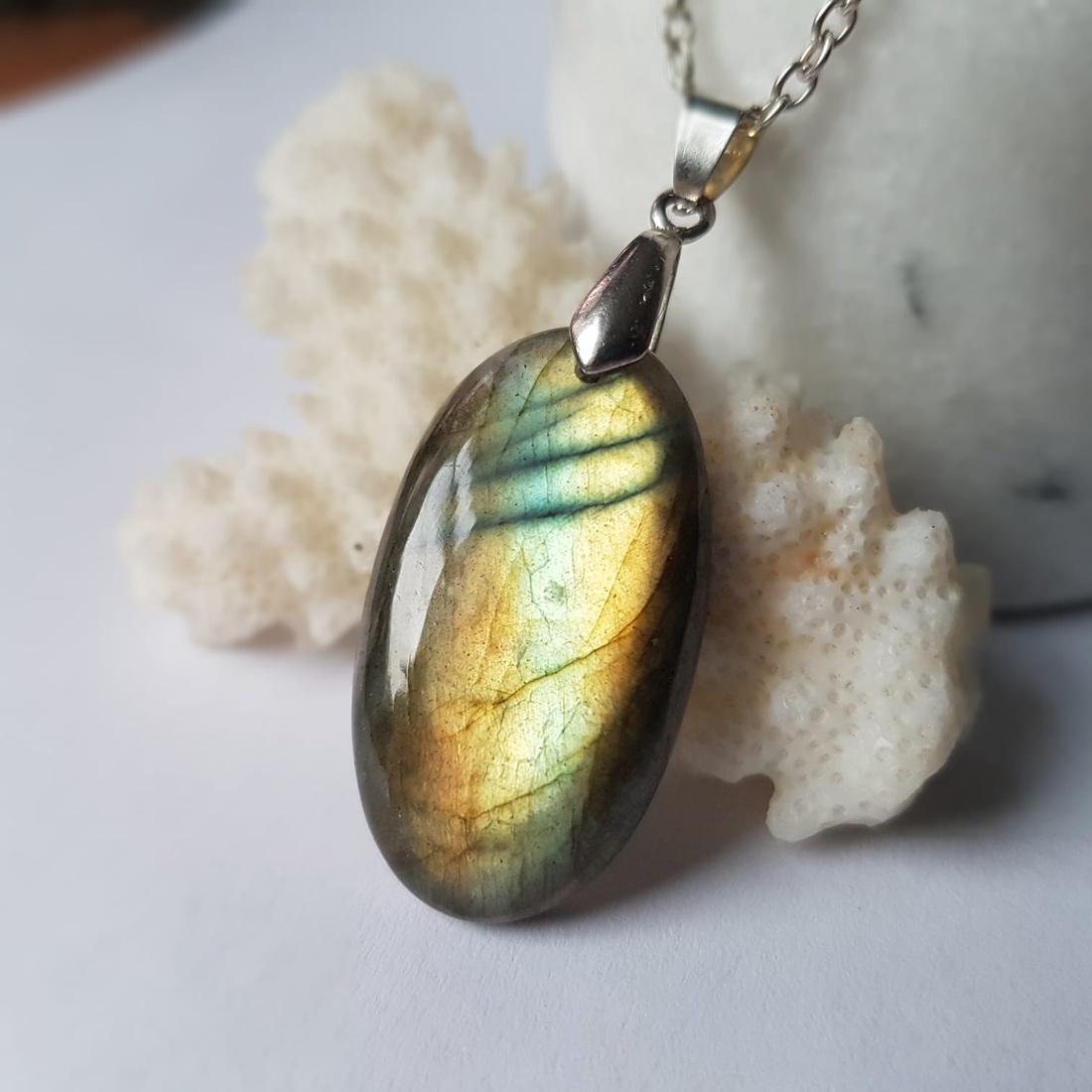 Pandantiv labradorit natural colier piatra semipretioasa pandantiv piatra naturala oval bijuterie cuart cadou iubita - bijuterii - coliere - coliere din pietre semiprețioase - Artynos.ro