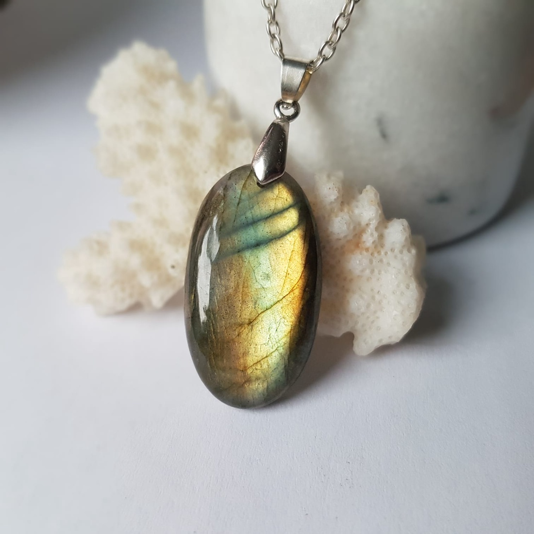 Pandantiv labradorit natural colier piatra semipretioasa pandantiv piatra naturala oval bijuterie cuart cadou iubita - bijuterii - coliere - coliere din pietre semiprețioase - Artynos.ro