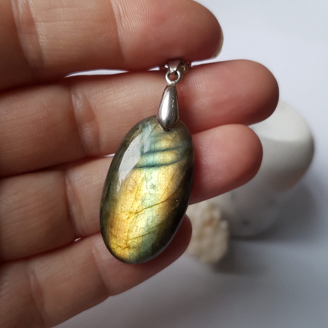 Pandantiv labradorit natural colier piatra semipretioasa pandantiv piatra naturala oval bijuterie cuart cadou iubita - bijuterii - coliere - coliere din pietre semiprețioase - Artynos.ro