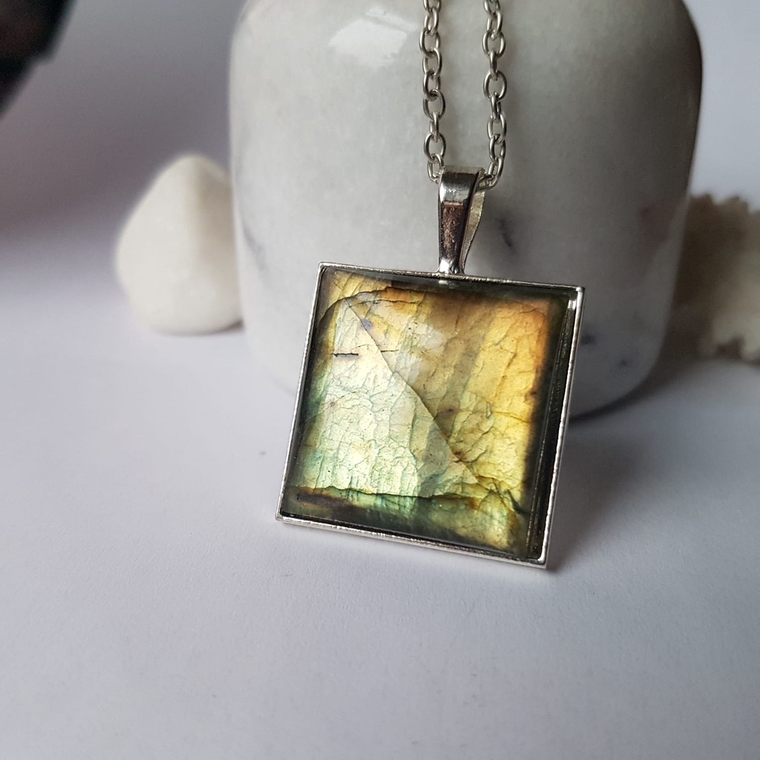 Pandantiv labradorit natural colier piatra semipretioasa pandantiv piatra naturala oval bijuterie cuart cadou iubita - bijuterii - coliere - coliere din pietre semiprețioase - Artynos.ro