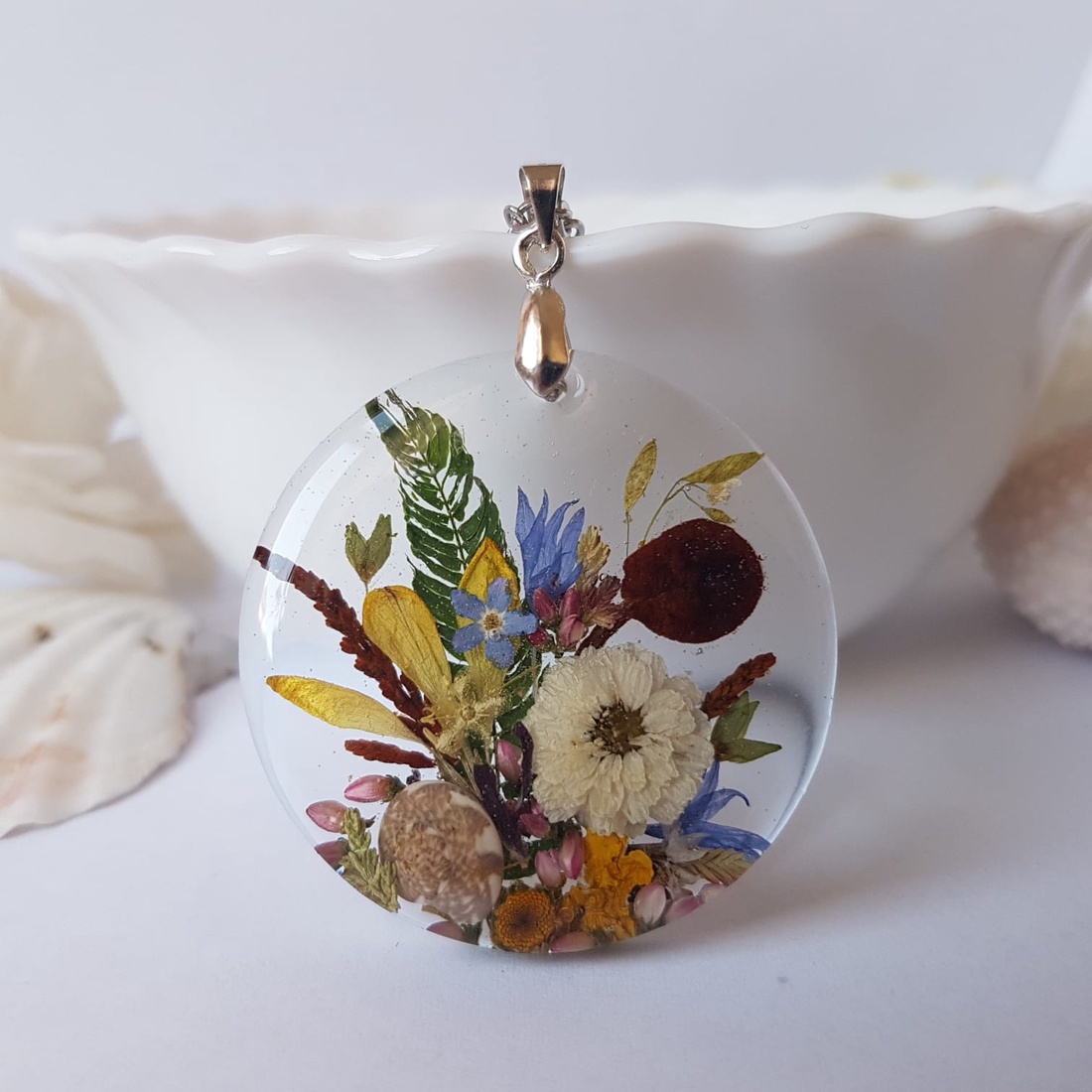 Colier flori handmade Pandantiv vintage din rasina flori naturale buchet flori colier flori presat cadou femeie iubita - bijuterii - coliere - pandative - Artynos.ro