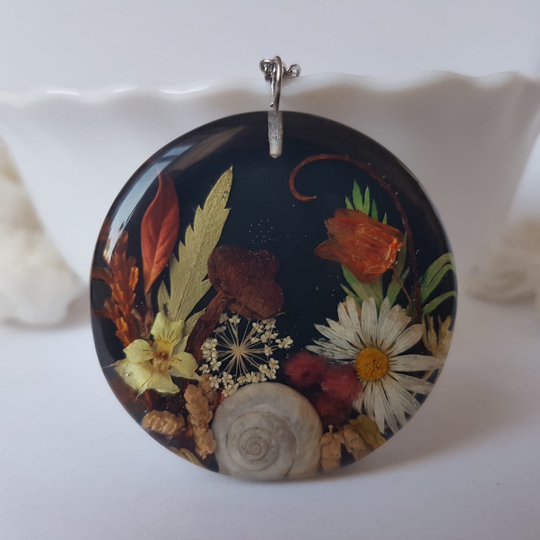 Colier flori handmade Pandantiv vintage din rasina flori naturale buchet flori colier flori presat cadou femeie iubita - bijuterii - coliere - pandative - Artynos.ro