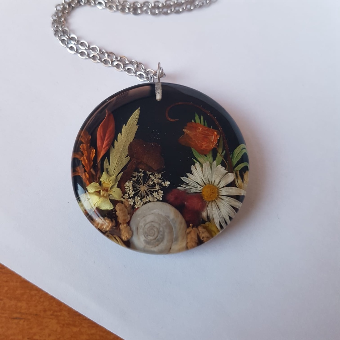 Colier flori handmade Pandantiv vintage din rasina flori naturale buchet flori colier flori presat cadou femeie iubita - bijuterii - coliere - pandative - Artynos.ro
