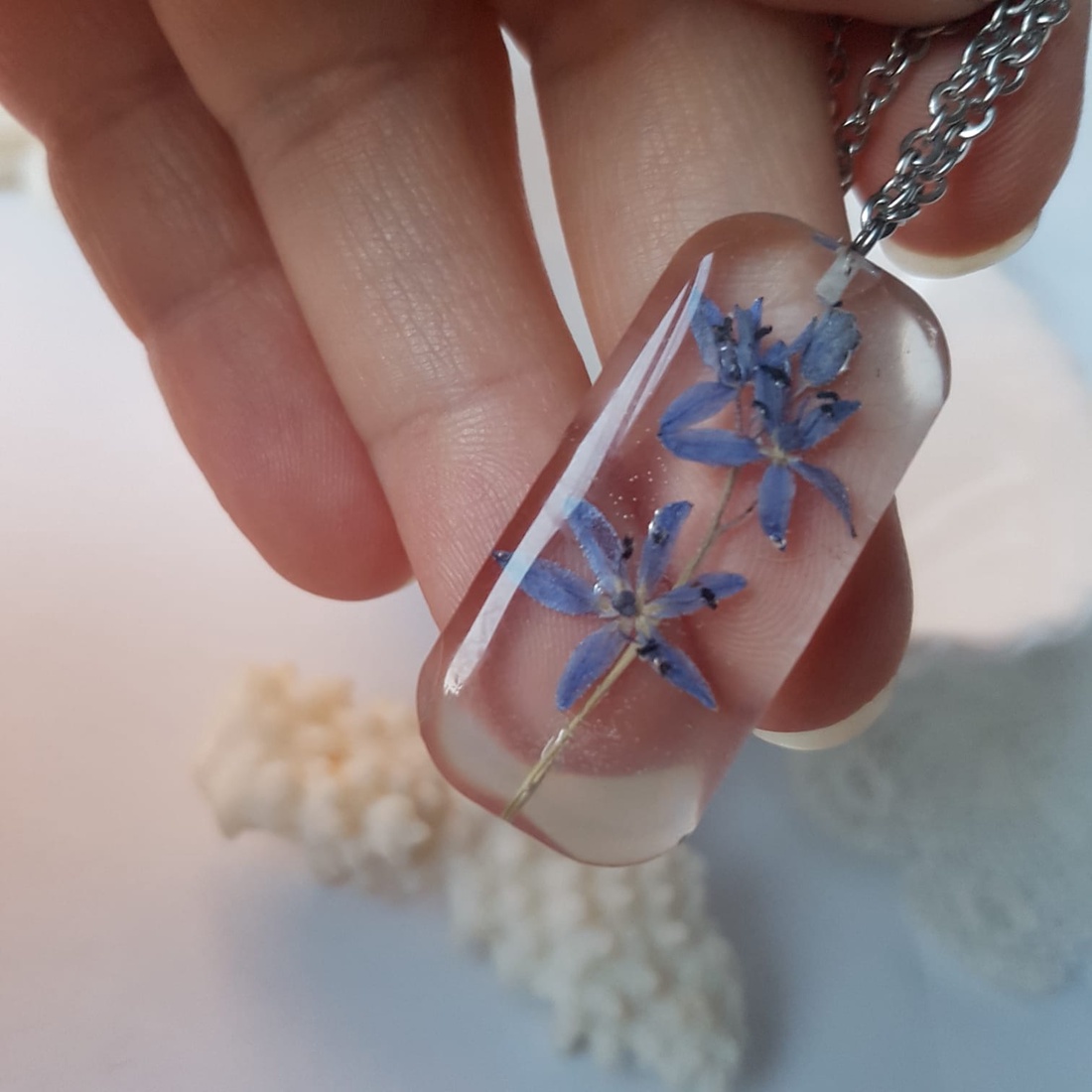 Colier flori handmade Pandantiv vintage din rasina flori naturale buchet flori colier flori presat cadou femeie iubita - bijuterii - coliere - pandative - Artynos.ro