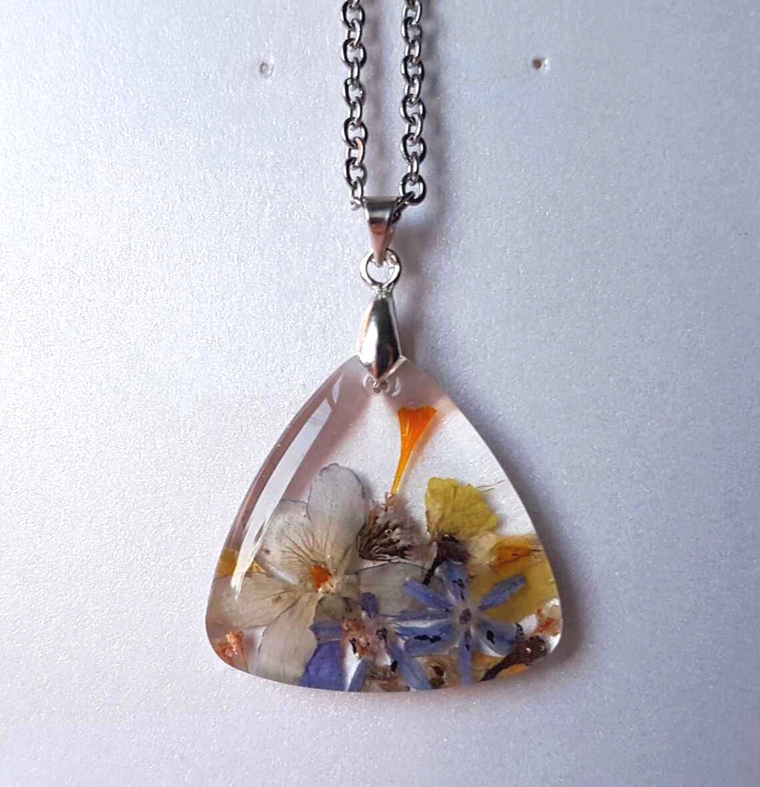 Colier flori handmade Pandantiv vintage din rasina flori naturale buchet flori colier flori presat cadou femeie iubita - bijuterii - coliere - pandative - Artynos.ro