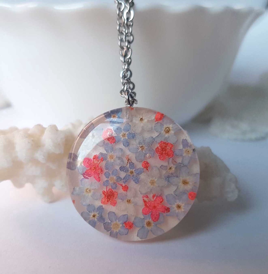 Colier flori handmade Pandantiv vintage din rasina flori naturale buchet flori colier flori presat cadou femeie iubita - bijuterii - coliere - pandative - Artynos.ro