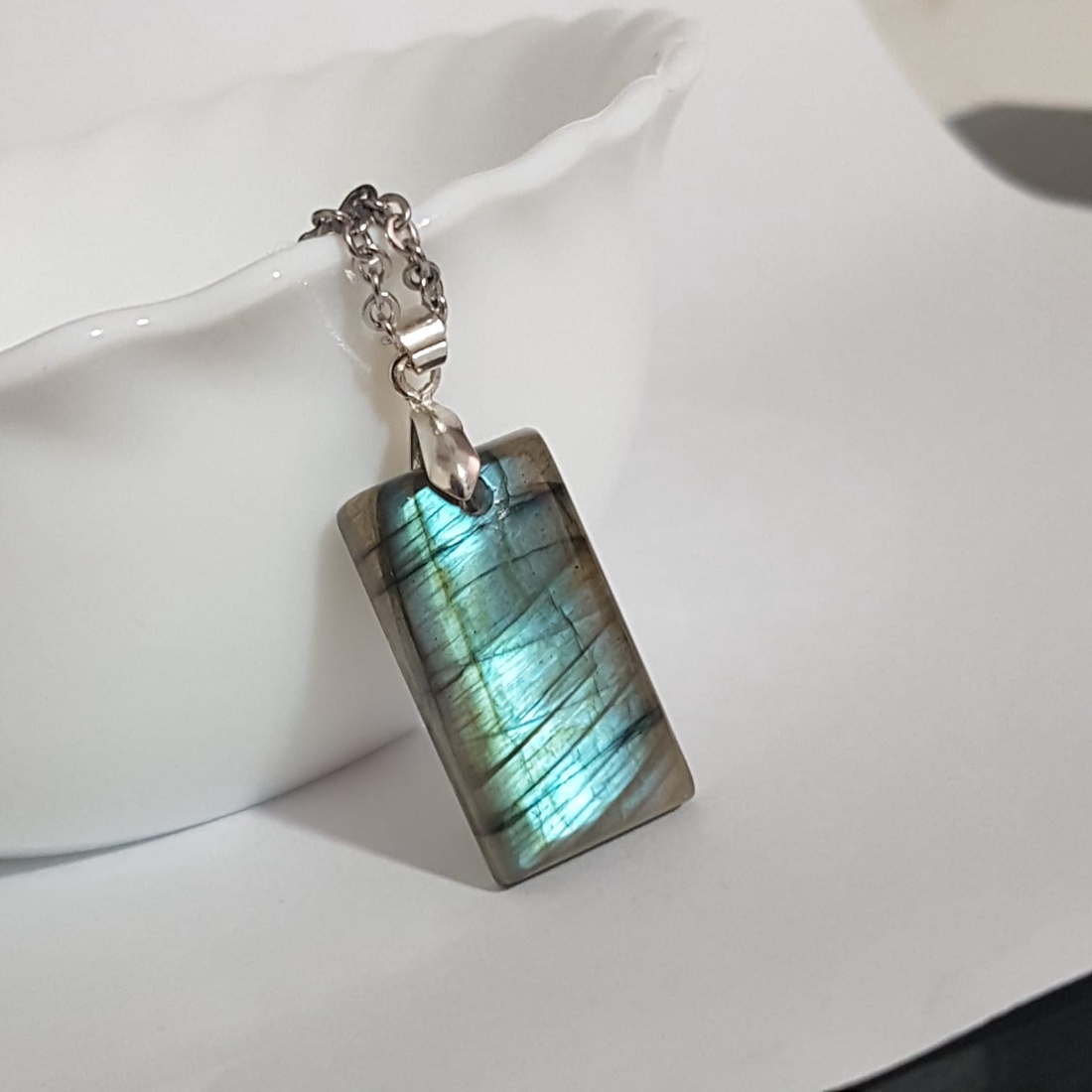 Pandantiv labradorit natural colier piatra semipretioasa pandantiv piatra naturala oval bijuterie cuart cadou barbat - bijuterii - coliere - coliere din pietre semiprețioase - Artynos.ro