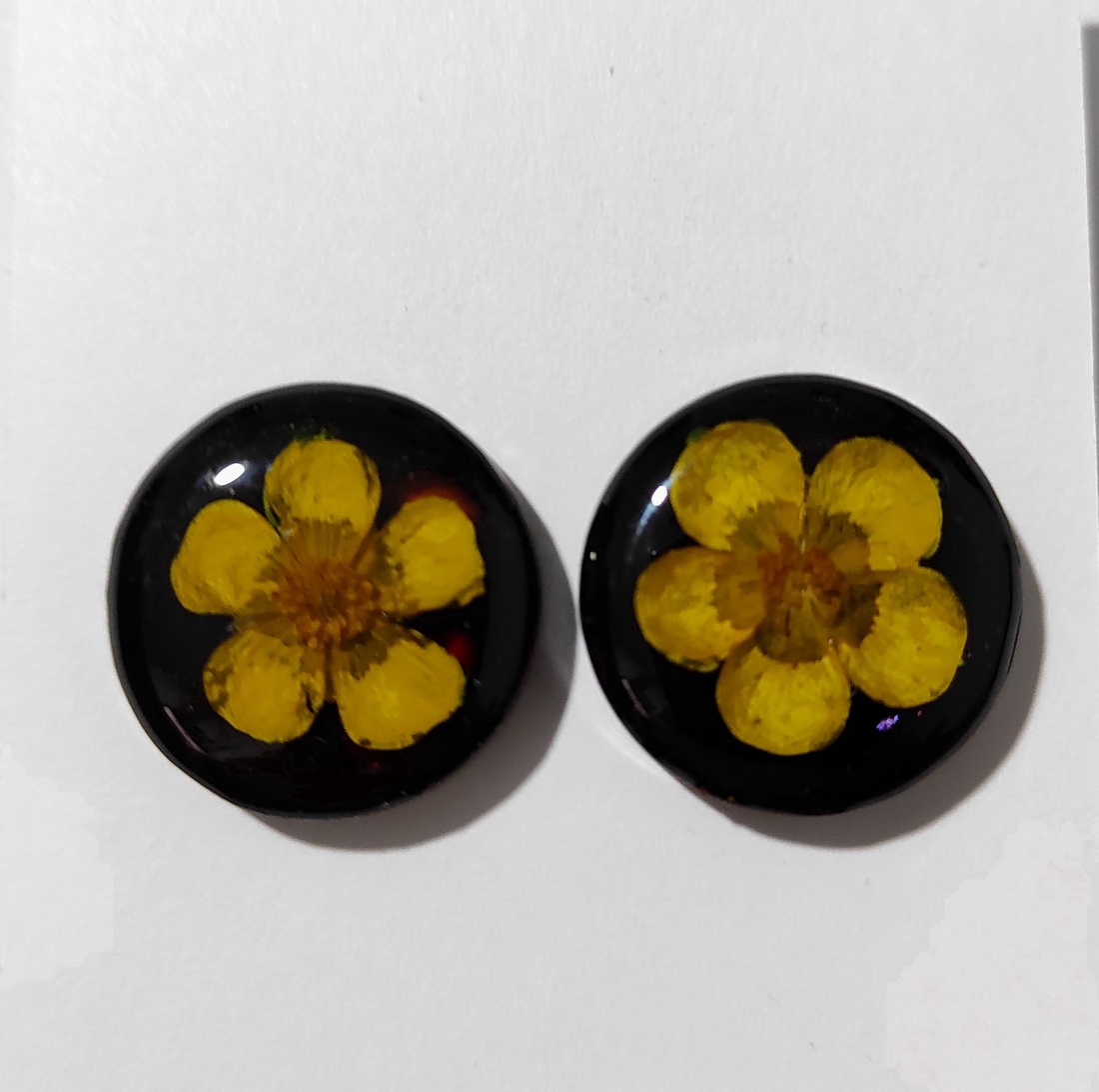 Cercei lungi cu flori margarete naturale cercei din rasina cercei moderni cercei cu flori de margarete cercei hippie  - bijuterii - cercei - cercei din rășină - Artynos.ro