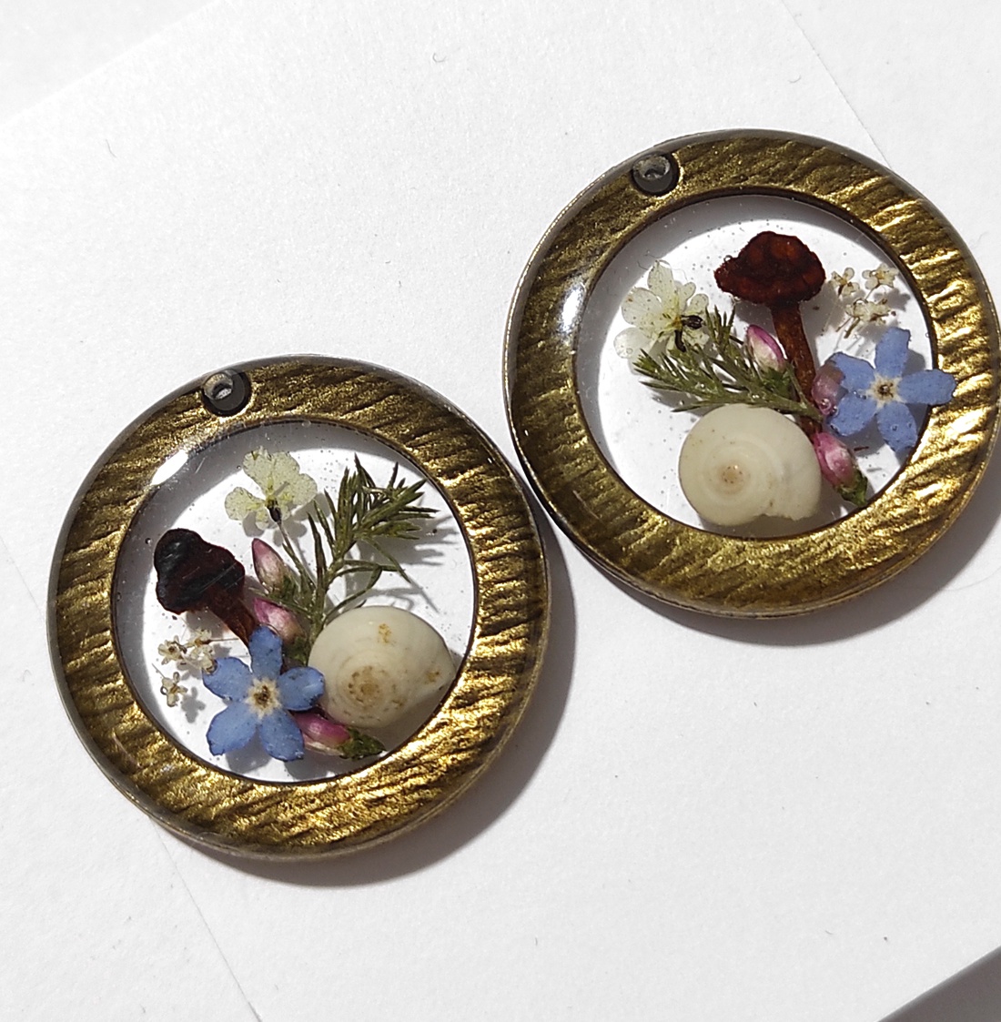 Cercei lungi cu flori margarete naturale cercei din rasina cercei moderni cercei cu flori de margarete cercei hippie  - bijuterii - cercei - cercei din rășină - Artynos.ro